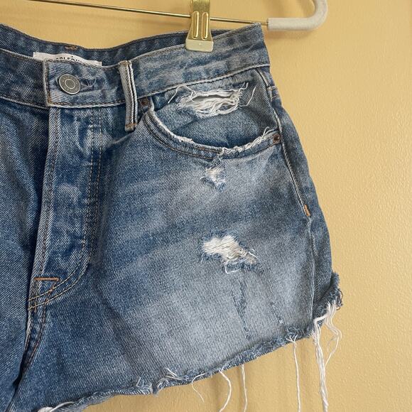GRLFRND Cindy Shorts in Only With You Sz 25 Light Wash Ripped Distressed Cutoffs - Picture 5 of 13